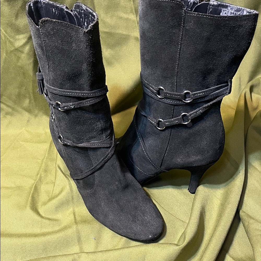 Hot In Hollywood Gray Boots